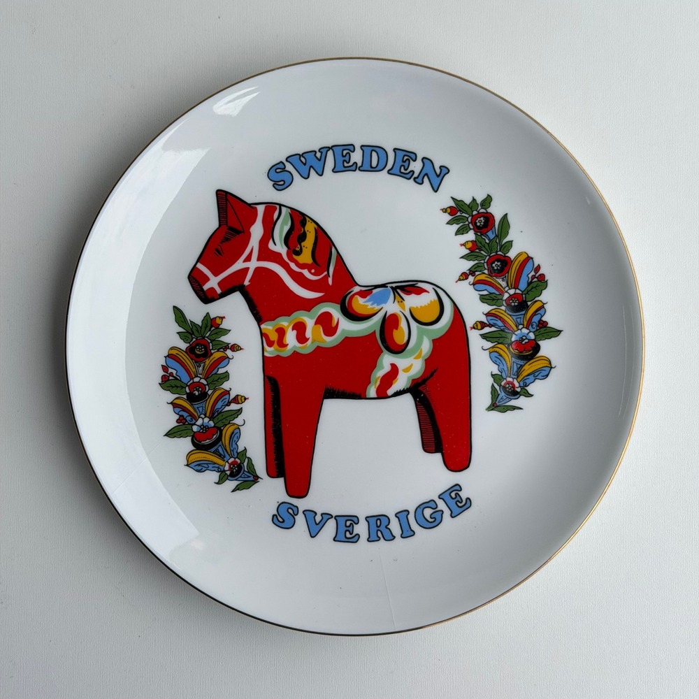 Vintage Dala Horse Souvenir Plate Sweden Sverige White 7.5 Inch Red Folk Art